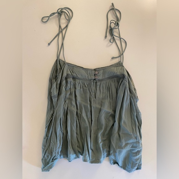 Urban Outfitters deadpan green flowy crop top with ties on straps - Picture 2 of 4